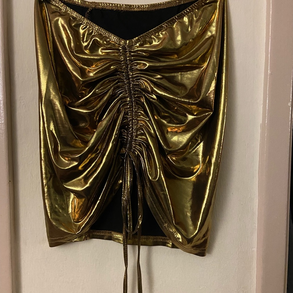 Silky, liquid gold looking runched skirt/Bando
